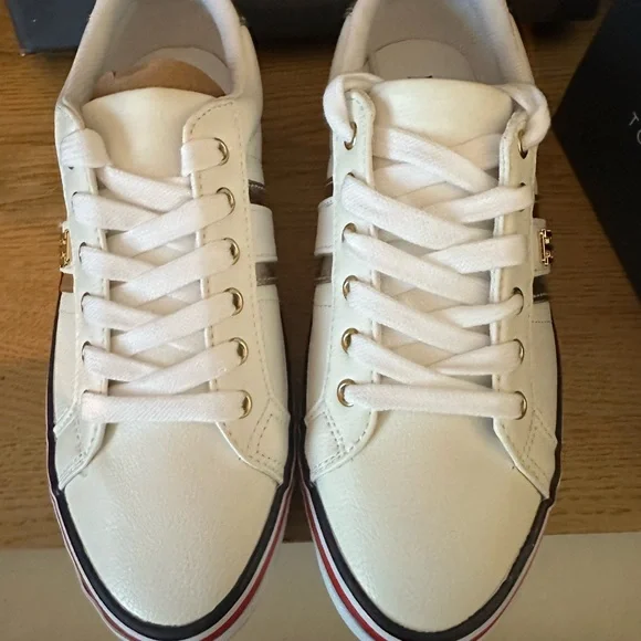 Tommy Hilfiger Size 7 1/2 women sneakers. Brand new with box. Synthetic leather. - Picture 3 of 5